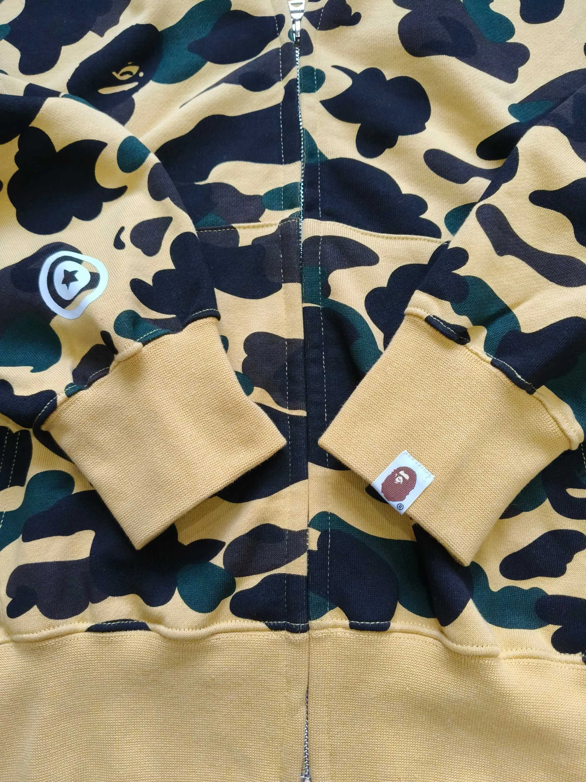 XX 121 BAPE 1ST CAMO SHARK FULL Classic counter model Camouflage shark hooded zipper sweatshirt Machine-printed camouflage Top-quality fabric Premium 1:1 replica Customized fabric Couple model: S—XXL [Camouflage yellow, Camouflage green, Camouflage red, Camouflage purple, Camouflage blue, Camouflage gray]